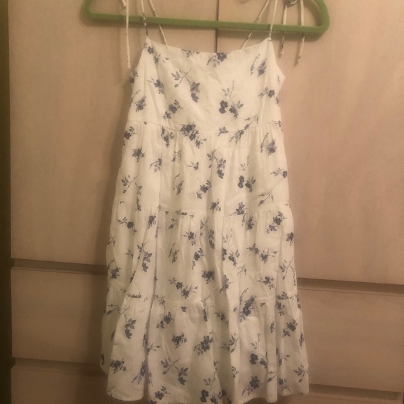 Spring Whites Sale! New Abercrombie and Fitch White & Blue Floral Dress - Picture 1 of 4
